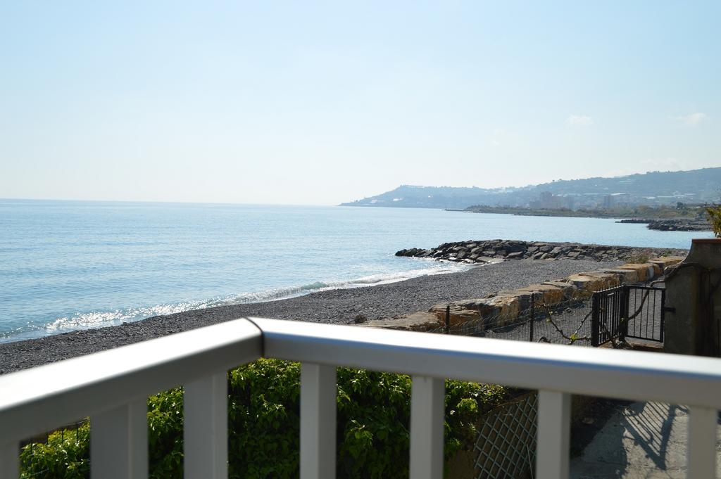 Riva Beach Apartment Рива-Лигуре Экстерьер фото
