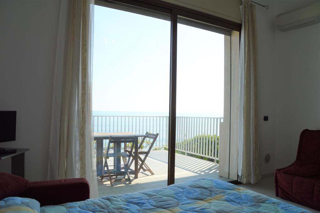 Riva Beach Apartment Рива-Лигуре Экстерьер фото